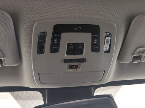 Used 2025 Toyota Sienna XLE image 25