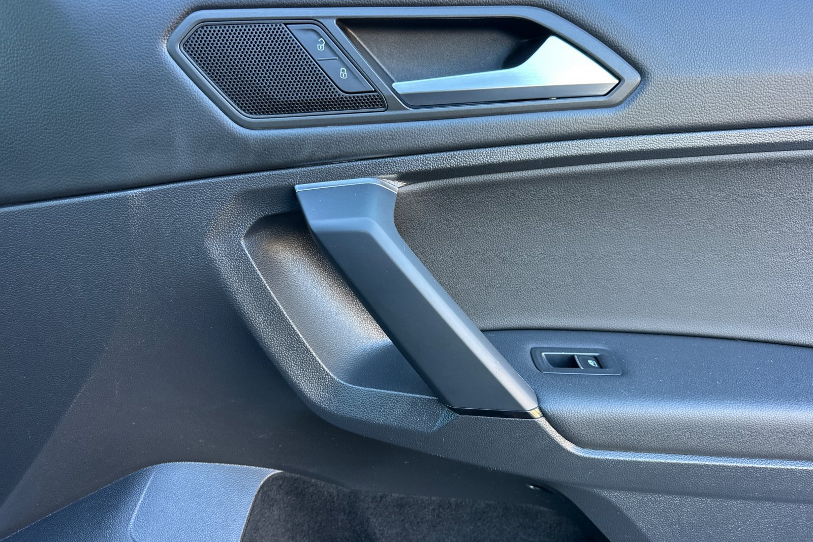 Used 2019 Volkswagen Tiguan SE AWD/4WD image 19