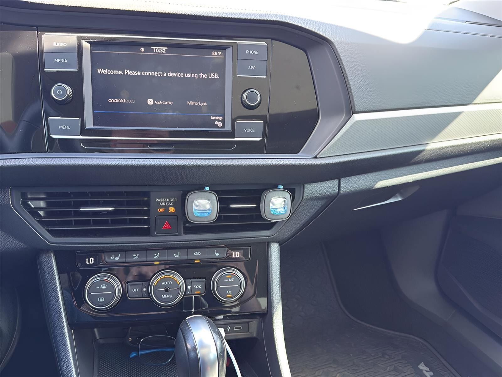 Used 2021 Volkswagen Jetta SE FWD image 3