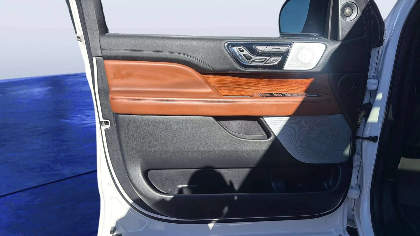 Used 2019 Lincoln Navigator Reserve w/ Cargo Package AWD/4WD image 25
