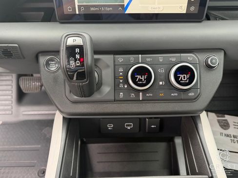 Used 2023 Land Rover Defender 110 X-Dynamic SE AWD/4WD image 22