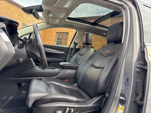 Used 2017 Cadillac XT5 Luxury w/ Driver Awareness Package FWD image 7