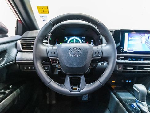 Used 2026 Toyota Camry SE w/ Convenience Package FWD image 16
