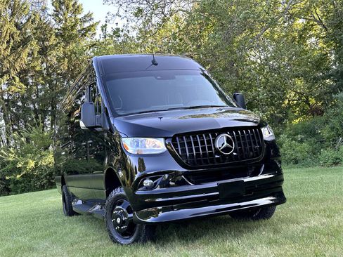 Used 2024 Mercedes-Benz Sprinter 3500 image 34