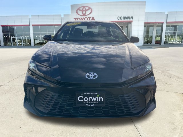 Used 2025 Toyota Camry SE FWD image 8