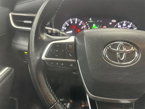 Used 2023 Toyota Highlander LE image 26