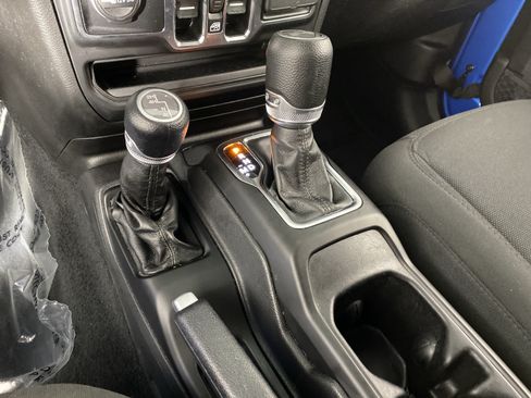 Used 2022 Jeep Wrangler Unlimited Sport AWD/4WD image 30