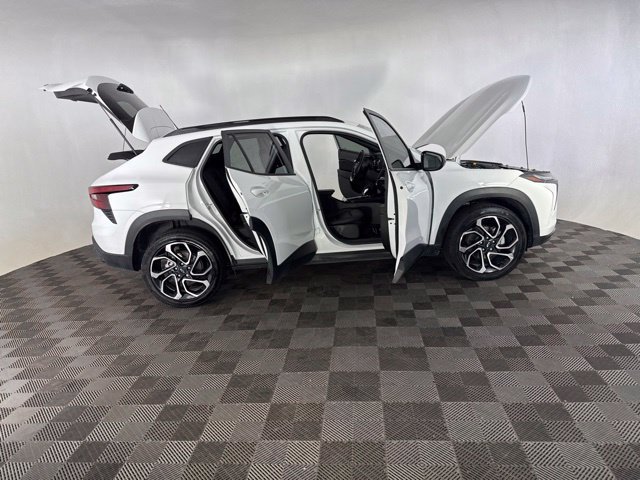 Used 2025 Chevrolet Trax RS w/ Driver Confidence Package FWD image 15