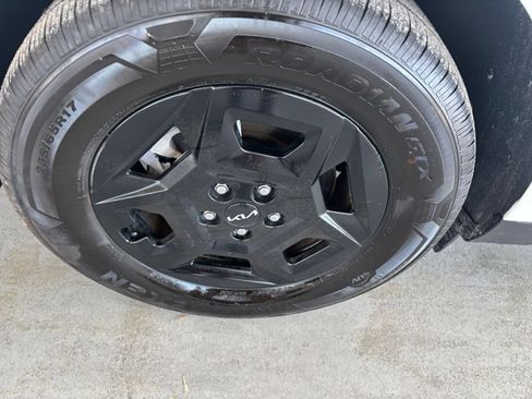 Used 2026 Kia Carnival FWD image 32