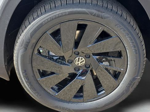 New 2026 Volkswagen Atlas Cross Sport SE FWD image 8