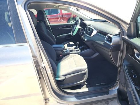 Used 2016 Kia Sorento L FWD image 10