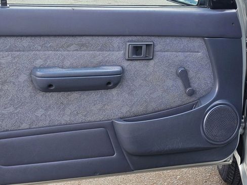 Used 2000 Toyota Tacoma 2WD Regular Cab image 12