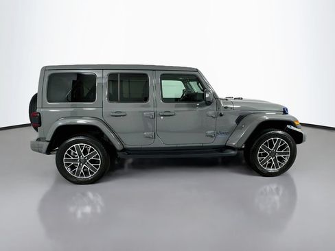 Used 2023 Jeep Wrangler Unlimited Sahara AWD/4WD image 8