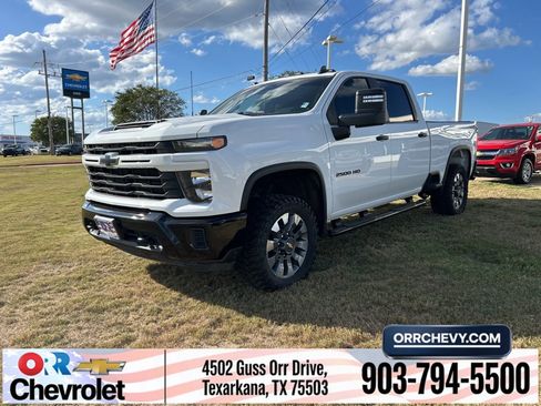 Used 2024 Chevrolet Silverado 2500 Custom w/ Custom Value Package image 1