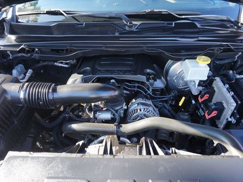 Used 2019 RAM 1500 Laramie AWD/4WD image 10