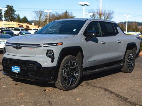 New 2025 Chevrolet Silverado EV RST image 5