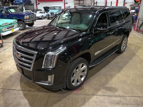 Used 2017 Cadillac Escalade Luxury AWD/4WD image 15