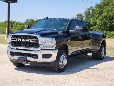 Used 2024 RAM 3500 Tradesman w/ Chrome Appearance Group AWD/4WD image 3