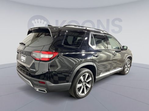 Used 2025 Honda Pilot Touring image 7
