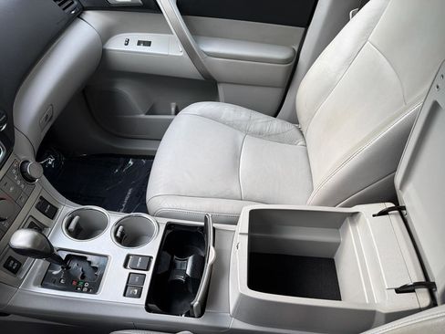 Used 2013 Toyota Highlander SE AWD/4WD image 53