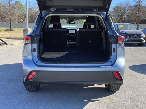 Used 2023 Toyota Highlander XLE image 7