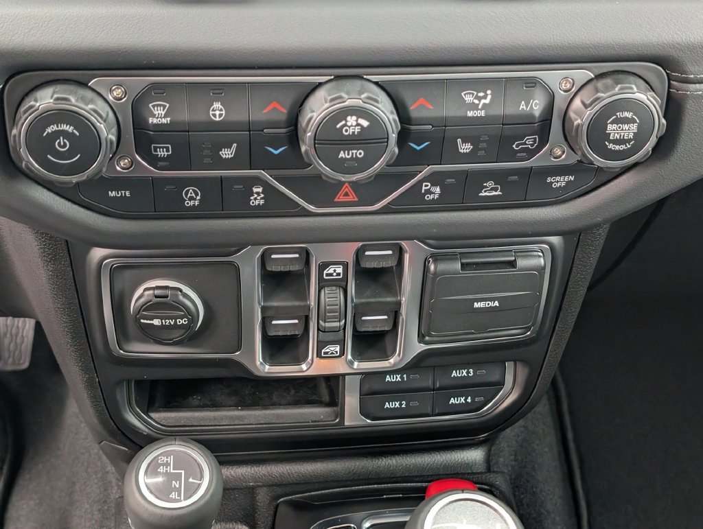 New 2026 Jeep Wrangler Unlimited Sahara AWD/4WD image 19
