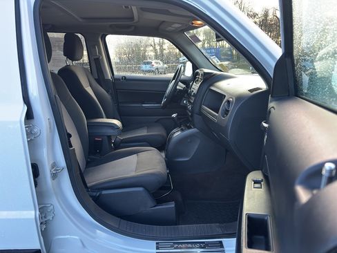 Used 2014 Jeep Patriot Latitude w/ Sun/Sound Group image 13
