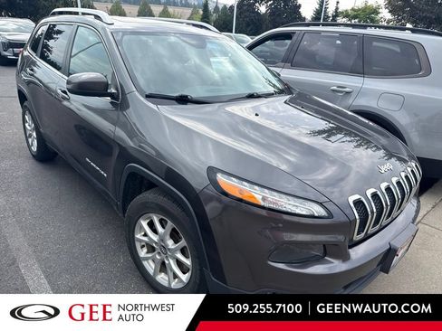 Used 2016 Jeep Cherokee Latitude w/ Comfort/Convenience Group AWD/4WD image 1