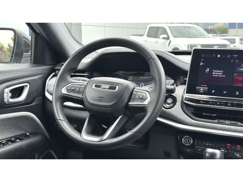 Used 2024 Jeep Compass Latitude image 15