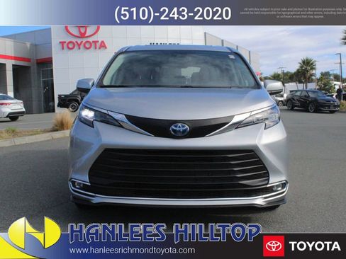 Used 2024 Toyota Sienna XLE image 4