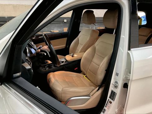 Used 2017 Mercedes-Benz GLS 550 4MATIC image 27