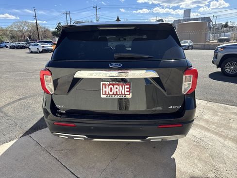 Used 2023 Ford Explorer XLT w/ Equipment Group 202A image 6