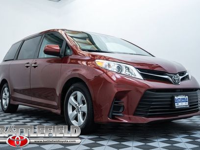 Used 2020 Toyota Sienna LE w/ LE Preferred Package