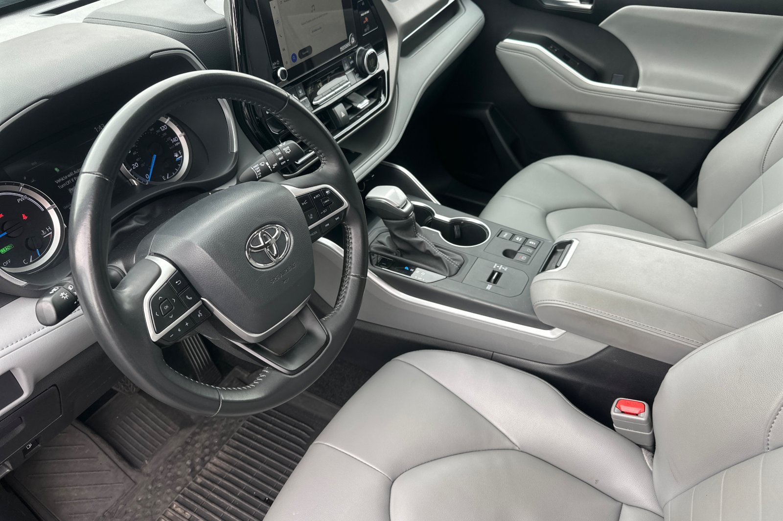Used 2025 Toyota Highlander XLE AWD/4WD image 11