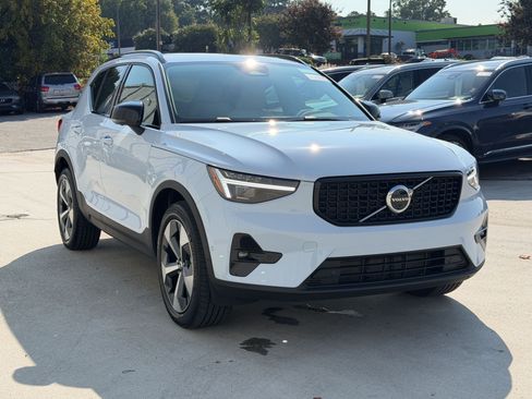 Used 2026 Volvo XC40 B5 Plus w/ Protection Package Premier AWD/4WD image 7
