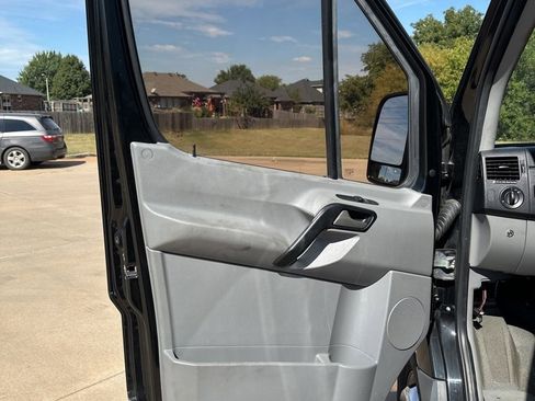 Used 2016 Mercedes-Benz Sprinter 3500 image 18