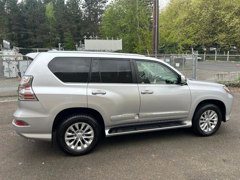 Used 2017 Lexus GX 460 Premium w/ Premium Package AWD/4WD image 4