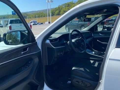 New 2025 Jeep Grand Cherokee L Limited w/ Luxury Tech Group II image 14