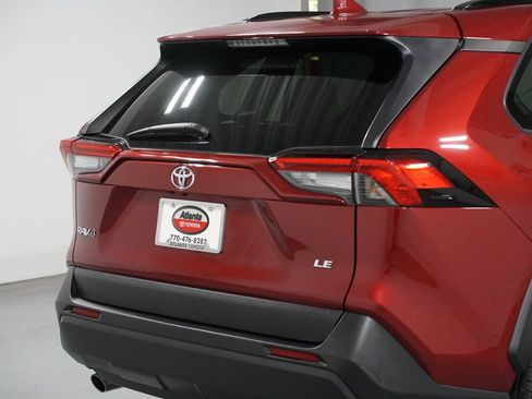 Used 2019 Toyota RAV4 LE FWD image 9