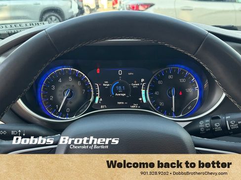 Used 2024 Chrysler Pacifica Touring-L FWD image 21