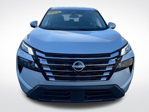 Used 2024 Nissan Rogue SV image 2