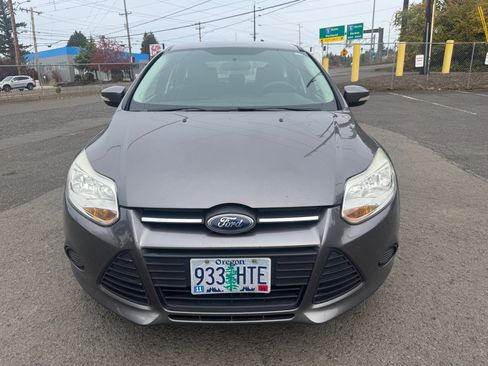 Used 2014 Ford Focus SE w/ SE Winter Package image 4