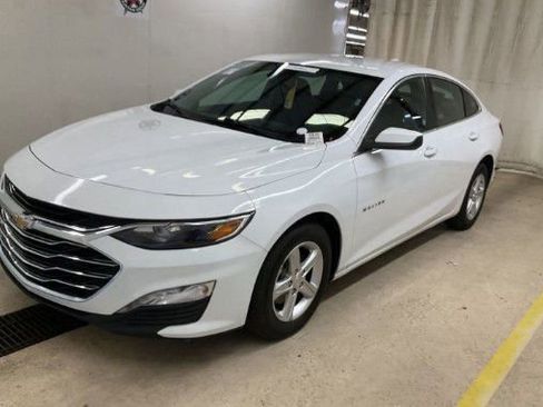 Used 2024 Chevrolet Malibu LT FWD image 1