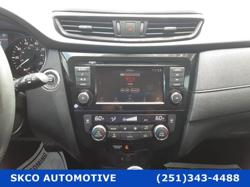 Used 2018 Nissan Rogue SV image 16