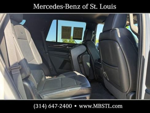 Used 2023 Cadillac Escalade Luxury AWD/4WD image 9
