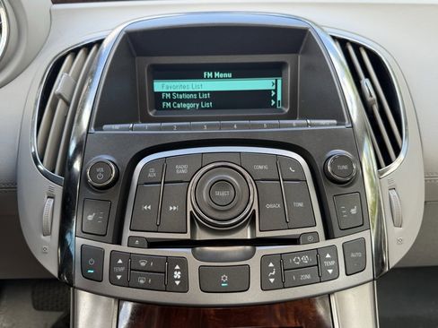 Used 2011 Buick LaCrosse CXL image 10