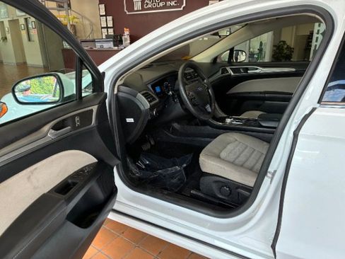 Used 2018 Ford Fusion S image 10