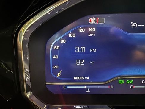 Used 2025 Chevrolet Silverado 1500 LT image 2