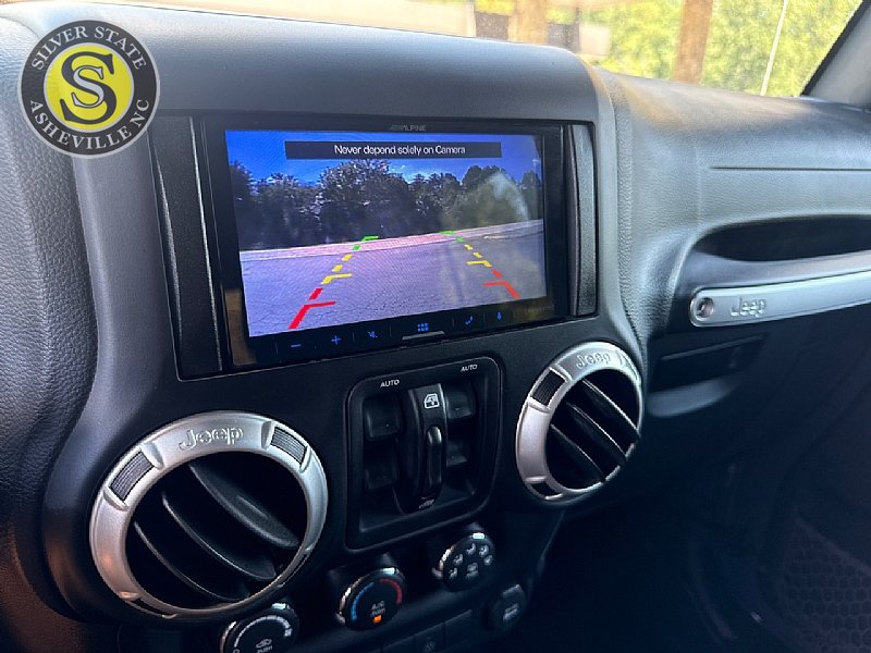 Used 2016 Jeep Wrangler Unlimited Sahara w/ Connectivity Group AWD/4WD image 22