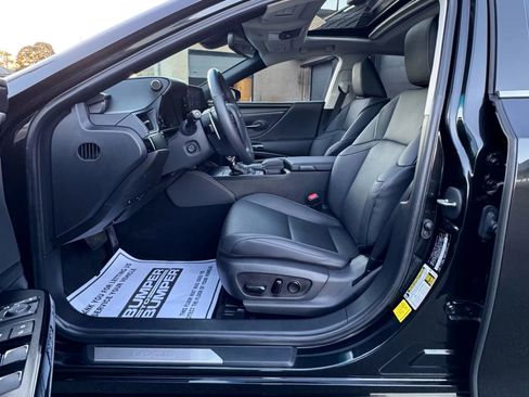 Used 2022 Lexus ES 350 w/ Premium Package image 4